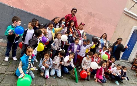 Jennyfer Ontaneda, reina de Ligas Barriales realiza trabajo comunitario con los niños y jóvenes