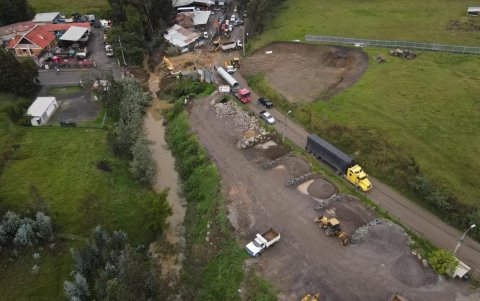 La ciudadanía tiene otras arterias viales para dirigirse hacia el centro de Cuenca: vía principal de El Valle, vía principal de Paccha, la vía Chilcapamba- San José de la Playa- San Antonio de Gapal y Castilla Cruz.