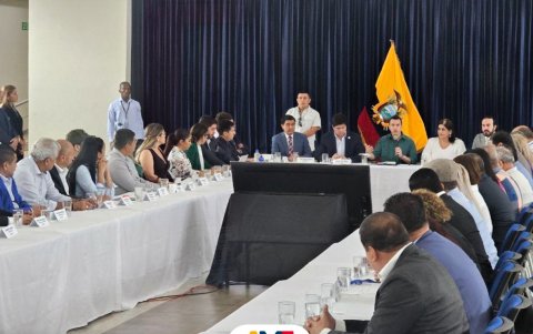 El 28 de diciembre, los municipios se reunieron con el presidente para analizar su situación financiera.