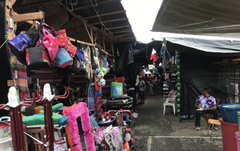 Al cantón esmeraldeño San Lorenzo llegan comerciantes colombianos para vender en una feria anual.