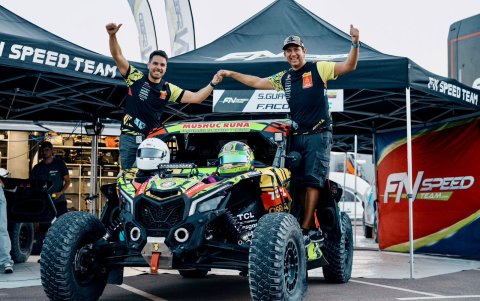 El argentino Fernando Acosta (i) será el copiloto de Sebastián Guayasamín (d). Se estrenaron en el rally de Marruecos.