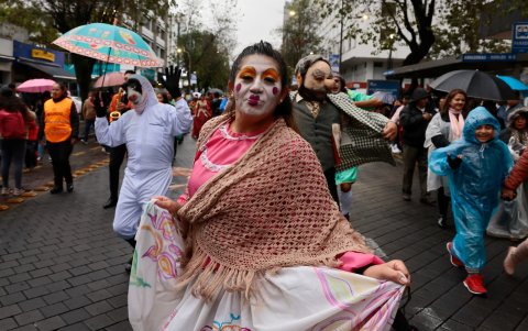 Esta tradición invade de color y algarabía las calles de Quito.