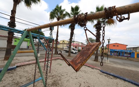 Situación. Diferentes parques de la urbe presentan daños y abandono. La ciudadanía espera planes para recuperarlos.