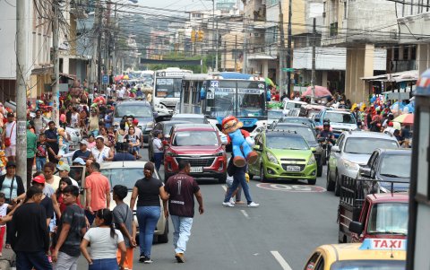 ersonajes. Los personajes animados siguen siendo los favoritos de la ciudadanía para despedir el año. Hay de todo precio y tamaño.
