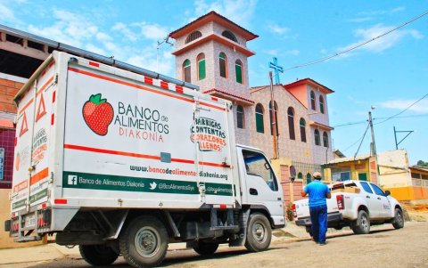 Movilidad. Los católicos despachan la ayuda mediante el Banco de Alimentos.