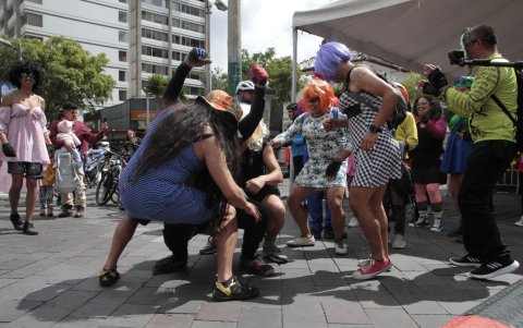 Las famosas ‘viudas’ participaron de este festival en la avenida Amazonas y pusieron a bailar a los asistentes