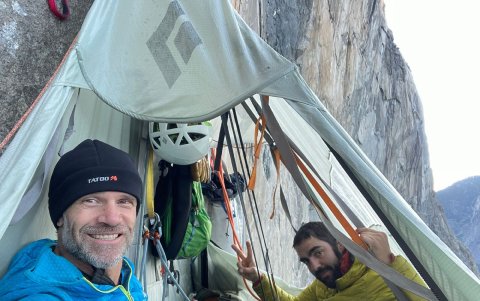 Sebastián Carrasco, suspendido en El Capitán, su última aventura.