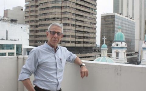 El docente universitario Héctor Chiriboga expuso unos problemas que ve a diario en Guayaquil.