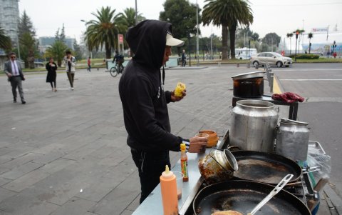 Lugares que antes estaban abandonados, se activaron con la afluencia de personas que toman las unidades del metro