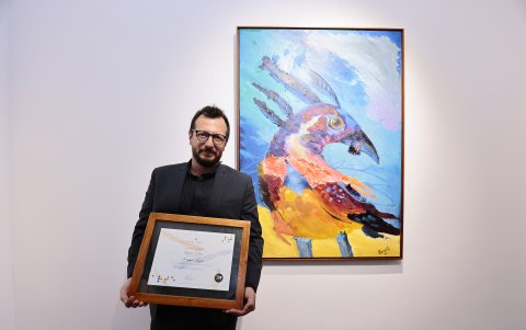 Renato Vargas (foto) obtuvo el primer lugar con su obra Despertar. El segundo fue para Lucho (nombre artístico), con Integridad, y en el tercer lugar, con un empate técnico, se nombró a Micaela Vargas, con  Srom Eden, y Pablo Dávalos, con Payaso.