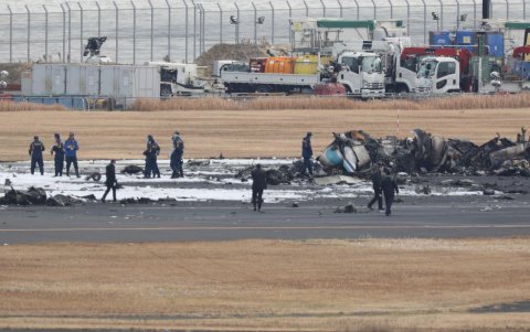 Así quedó el Airbus 350 de Japan Airlines (JAL) que colisionara con un avión Bombardier DHC8-300 de los guardacostas.