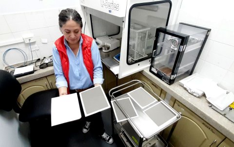 Se utiliza filtros que retienen el material particulado para hacer un análisis sobre el nivel de contaminación. Con estas muestras se identifica la “huella digital” del sector.