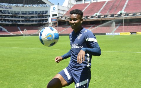 Óscar Zambrano tiene opciones de llegar a la Premier League y a la Bundesliga.