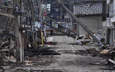 Wajima por sí sola suma 48 fallecidos y 93 desaparecidos, mientras que 23 perdieron la vida en Suzu y 68 de sus vecinos siguen en paradero desconocido.