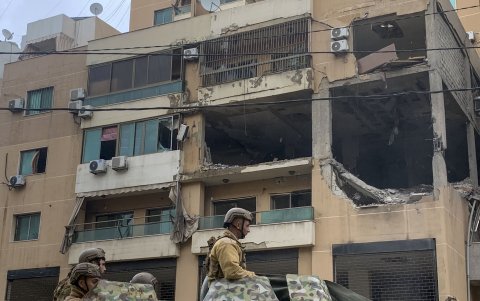 Vista del edificio bombardeado el 2 de enero por un dron israelí en los suburbios meridionales de Beirut.