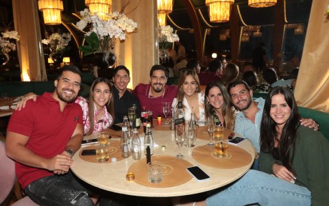 Roberto Noboa, Andrea de Noboa, Bolívar Fajardo, Juan Carvajal, María José Merizalde, Paola Andrade, Danilo Rosero y Gabriela Andrade.