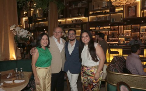 Marisol Cruz de Zea, Enrique Zea, Daniel y Diana Zea Cruz.