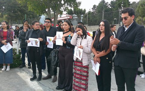Amigos y familiares piden justicia para Allison Paredes.