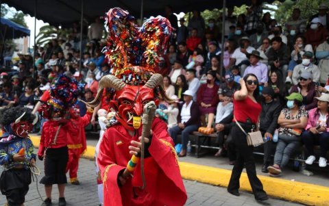 A las 11:00 de este sábado 6 de enero de 2024, empieza el desfile de los diablitos por las calles de Pìllaro.