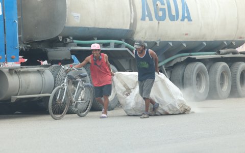 Agua. Otro de los graves problemas que enfrenta la población duraneña es la falta de agua potable por redes a un gran porcentaje de los habitantes.