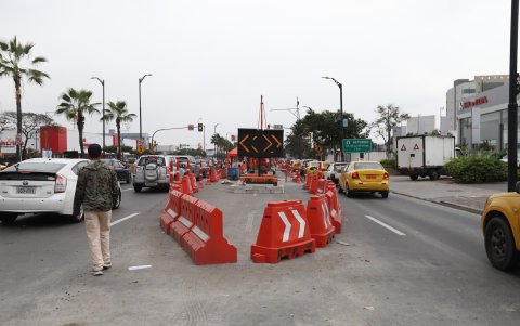 Aproximadamente, 100.000 vehículos transitan a diario por la avenida Las Américas.