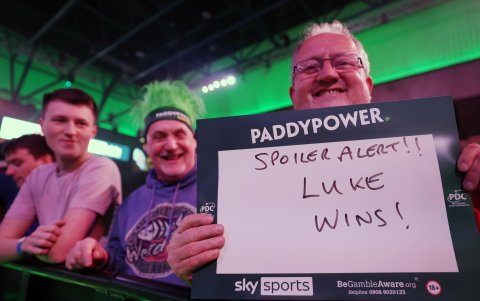 Hasta el Alexandra Palace de Londres, sede hasta el miércoles del Mundial, llegaron cientos de adeptos que enloquecieron con Luke.