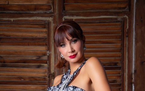 Es una de las pocas artistas ecuatorianas, cuya carrera se ha mantenido al margen de escándalos y conflictos.