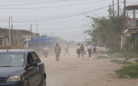 Intervención. En la cooperativa Carlos Carrera hay vías llenas de polvo y piedras. Que el pago de tributos se vea reflejado en obras para la ciudad, manifiestan los ciudadanos.