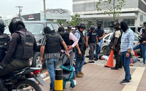 Cinco sujetos, que intentaron escapar, fueron atrapados tras un tiroteo