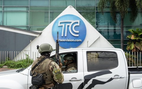 El secuestro del personal del medio televisivo fue transmitido en televisión abierta.