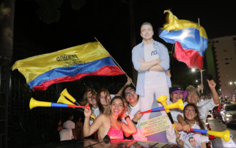 Daniel Noboa usó muñecos de cartón en su campaña electoral.