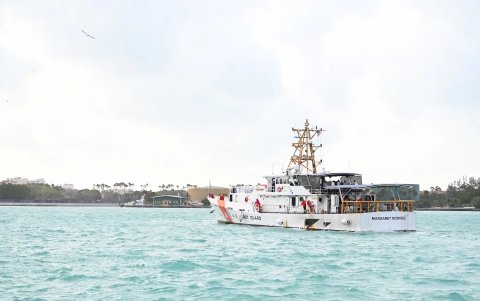 El buque guardacostas Margaret Norvell llega con el cargamento de la droga confiscada este 9 de enero de 2024, a Miami, Florida (EE.UU.).