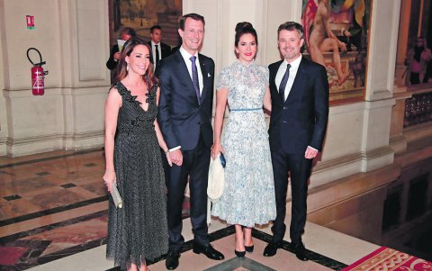 Junto a Marie y Joaquín, quien es su cuñado. Es hermano de Federico.