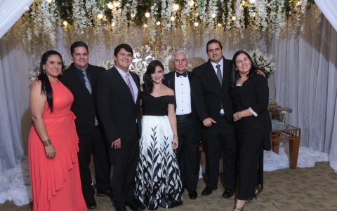 Estefany Silva, Luis Eduardo Andrade, Martín Baresse, Estefanía Andrade, Luis Eduardo Andrade, Luis Fernando Andrade y Victoria Ponce.
