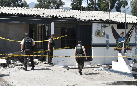 El Conde. Desconocidos colocaron explosivos y huyeron en motocicleta.