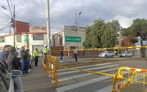 Drama. En Ambato, se cercaron cuatro cuadras a la redonda de la cárcel en Ambato, Ahí hay 15 guías secuestrados.