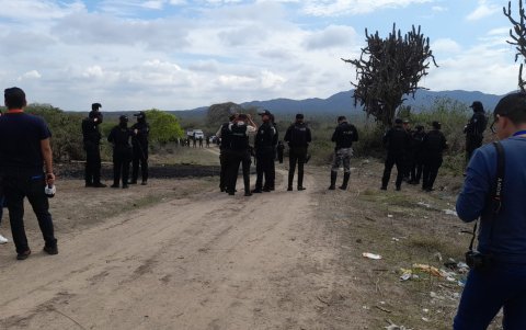 La pista está situada en la comuna de San Rafael, de la parroquia Chanduy, y fue destruida por el Ejército y la Policía.