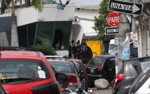 Un grupo de terroristas identificadas con el grupo de Los Tiguerones entró a la fuerza a TC Televisión.