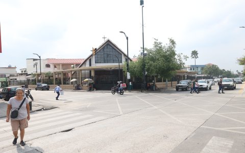 La Rodolfo Baquerizo Nazur es una de las arterias viales más importantes de la Alborada, impulsor comercial de la zona norte de Guayaquil.