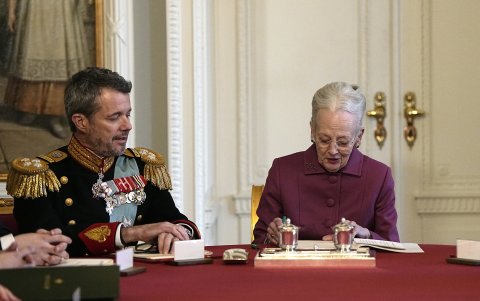 La reina Margarita firmó la abdicación.