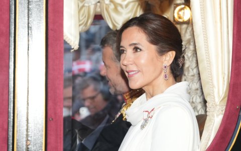Muy guapa y elegante lució la royal..
