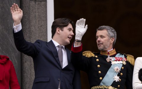 El soberano con su primogénito.