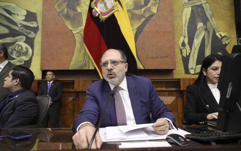 El presidente de la Asamblea, el socialcristiano Henry Kronfle, ha señalado alternativas al Ejecutivo.