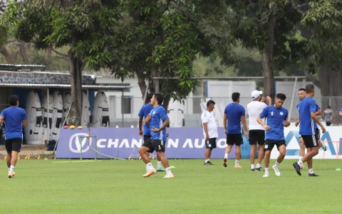 Marcelo Meli y Rodrigo Rivero en el entrenamiento de Emelec.