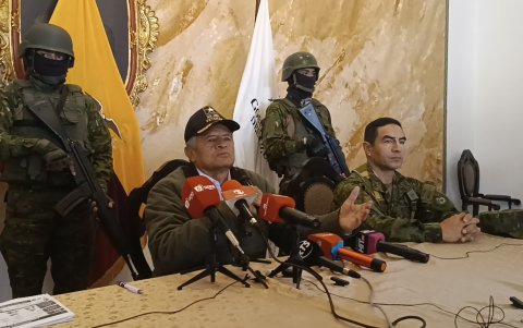 El gobernador del Azuay, Milton Benítez, informó que el personal militar y policías hasta el momento ya revisado solo el 75% de la prisión de Turi.