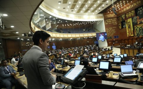 El presidente de la Comisión de Derecho al Trabajo y a la Seguridad Social, Jhonny Terán, defendió el informe que presentaron.