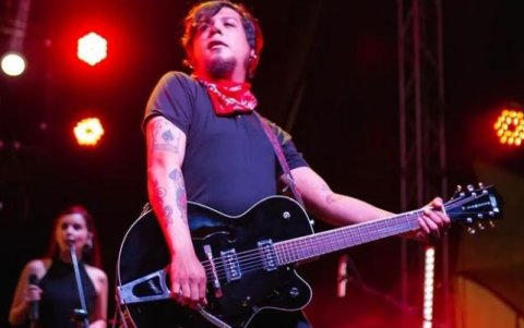 Nico con su banda Maki Navaja ha hecho labor social, llevando música y arte a sectores vulnerables.