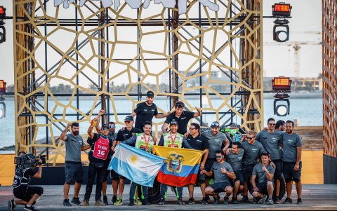 Guayasamín hace flamear la bandera tricolor con el FN Speed Team.