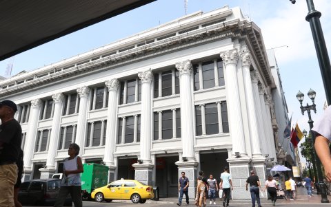 Centro. El templo Masónico está ubicado en la avenida 9 de Octubre y Boyacá.