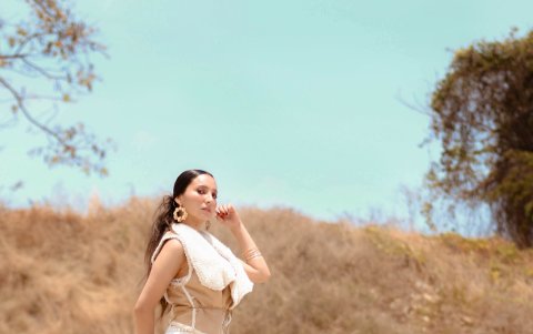 Amante de la cámara, tiene facilidad para posar.